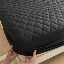 1 pieza Protector de colchón impermeable negro, Sábana ajustable de color clásico (se ajusta a colchones de hasta 30 cm), Capa superior de fibra sintética, Capa inferior de membrana impermeable de TPU acolchada, Relleno de fibra de poliéster, Bloquea el pelo de las mascotas, Adecuado para el cuidado de ancianos (1 pieza de protector de colchón solamente, sin funda de almohada ni almohada incluida)