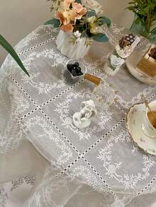 1pc Romantic Elegant White Exquisite Embroidered Rectangular Tablecloth, French Relief Embroidery Tablecloth, Polyester Fiber, Vintage Palace Style Coffee Table Dining Tablecloth, For Wedding, Home Decor, Birthday, Hawaiian Theme, Atmospheric American Background Cloth - White - View 2
