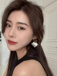 1 Pair Japanese & Korean Style Short Video Inspired Matte Chrome Plated Diamond Shaped Earrings