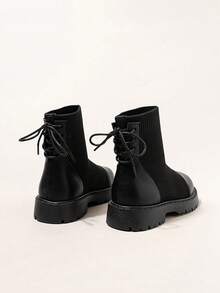 زوج من بوت الأطفال، بوت جديدة للخريف/الشتاء من قماش محبوك ولوح جلدي، بوت كاحل مزينة بالرباط بطراز عصري، مريحة مانعة للانزلاق برأس مستدير وكاحل متوسط، سميكة القاعدة ذات طراز بريطاني قديم، ضرورية للملابس اليومية والمدرسية في الخريف/الشتاء