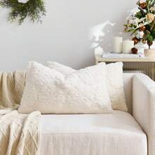 1/2 szt. beżowa, pluszowa poszewka na poduszkę z motywem świątecznych płatków śniegu (wkładka nie jest dołączona), dwustronna tkanina z holenderskiego lnu, kwadratowa poszewka na poduszkę, świąteczna dekoracja do domu, miękka pluszowa tkanina, nowoczesna dekoracja na sofę, do sypialni i akademika