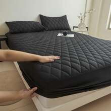 1 pieza Protector de colchón impermeable negro, Sábana ajustable de color clásico (se ajusta a colchones de hasta 30 cm), Capa superior de fibra sintética, Capa inferior de membrana impermeable de TPU acolchada, Relleno de fibra de poliéster, Bloquea el pelo de las mascotas, Adecuado para el cuidado de ancianos (1 pieza de protector de colchón solamente, sin funda de almohada ni almohada incluida)