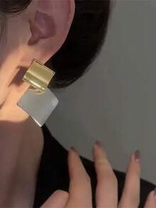 1 Pair Japanese & Korean Style Short Video Inspired Matte Chrome Plated Diamond Shaped Earrings