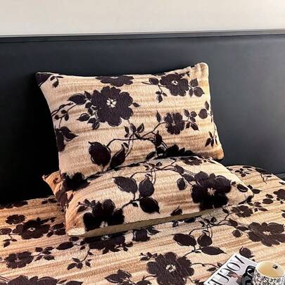 1pc Faux Fur Maillard Floral Pattern Pillowcase, 48*74cm, Skin-Friendly & Soft, Suitable For Home Use