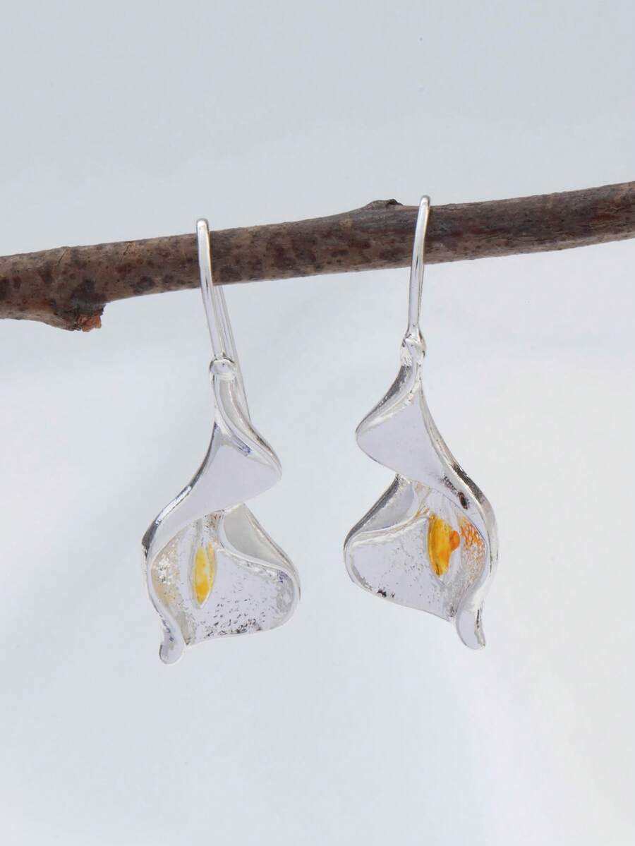 A Pair Of Two Tone Lily Flower Earrings For Women, Fashionable And Elegant Floral Earrings, Jewelry Accessories - A - View 1