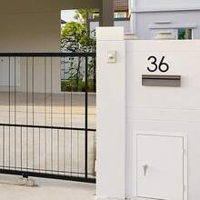 OUTANA 1片黑色现代亚克力自粘可移除镜面墙贴，带门牌号码，防潮易清洁，无需电源。适用于客厅、浴室、家庭办公室、墙面、商店、酒店和办公空间。可装饰花园围栏、邮箱、门牌号码、储物柜和序列号标识。可用作3D艺术贴纸、门牌号码、花园装饰和门牌。