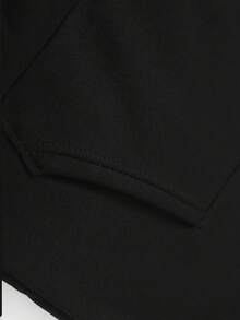Omar Courtz Primera Musa Album Tour Merch Hooded Sweatshirt - Oversized Unisex Streetwear With Music Album Art Print Tracklist & Song Titles Hip Hop Concert Merch For Men & Women Casual Comfort Fit Machine Washable Long Sleeve With Front Pocket Relaxed Fit For Casual Attire Official Omar Courtz Tour Apparel Essentials Hoodie Hoodie For Women Sweatshirts For Women Hoodies For Men 's Hoodie Sweatshirts For Men Essentials Fear - 黑色 - 查看 4