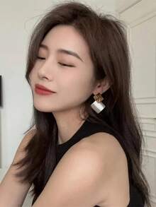 1 Pair Japanese & Korean Style Short Video Inspired Matte Chrome Plated Diamond Shaped Earrings