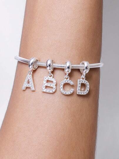 Berloque de letra de prata 925  sem a pulseira