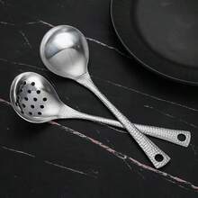 1 pieza Cucharón multiusos de acero inoxidable con textura martillada, colador - Diseño de boca ancha y gruesa, fácil de servir, mango ergonómico, herramienta duradera de cocina y comedor, apta para cocinar, olla caliente, servir platos, gachas