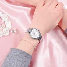 Seiko 精工女士石英水晶表盘休闲腕表，水钻点缀，50米防水，时尚款式 AH7W20X1/AH7W27X1/AH7W29X1/AH7W31X1 - 白色 - 查看 2