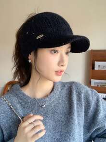 1 szt. Damska czapka beanie w jednolitym kolorze z metalowym logo, modna, uniwersalna, oddychająca, wygodna, składana, odpowiednia do codziennych dojazdów, na kemping, w podróż, na piesze wycieczki, do parków rozrywki, kawiarni, na farmę, na spotkania, na imprezy, do fotografii, na jesień/zimę