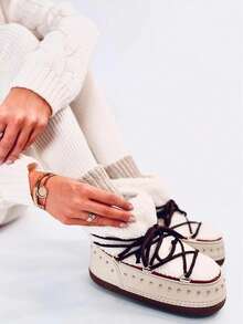 Botas de invierno cómodas con tachuelas decorativas y forro esponjoso. - Beis - Ver 3