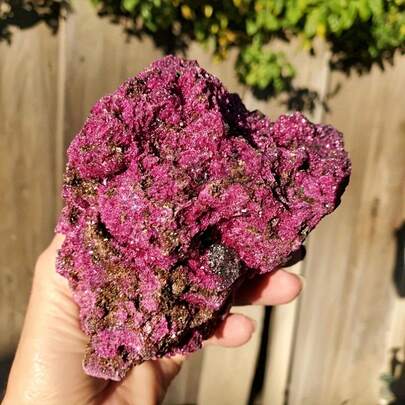 1pc Ruby Gemstone Specimen - UV Reactive Red Corundum Stone, Natural Bohemian Decorative Rock For Holiday Gifts, Meditation & Spiritual Decor, Home & Office Decoration, Holiday Gift Item, Vibrant Gemstone, Polished Surface