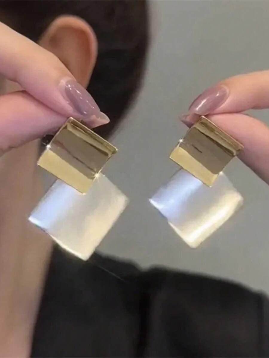 1 Pair Japanese & Korean Style Short Video Inspired Matte Chrome Plated Diamond Shaped Earrings