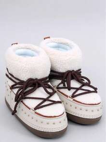 Botas de invierno cómodas con tachuelas decorativas y forro esponjoso. - Beis - Ver 5