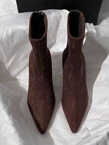 Botas cortas marrones para mujer de tacón alto 2025 Otoño/Invierno Nuevas Llegadas Tacón fino y esponjoso Elegantes Puntera puntiaguda Botas elásticas y delgadas, Botas de tacón de gatito, Fiesta