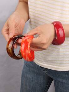 1pc Fashionable Women's Versatile Asymmetrical Round Resin Bracelet, Elegant Wrist Accessory, Gift For Girlfriend Or Mother, Suitable For Daily Wear And Gifting