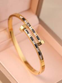 新款18K镀金不锈钢四叶草花卉手链，适合女性日常佩戴，波西米亚风格，镶嵌彩色立方氧化锆。这款优雅、个性、奢华的黄金首饰是婚礼手链套装的理想之选，也是送给女孩、女士、母亲、亲戚和朋友的完美礼物，适合婚礼、生日、母亲节、情人节等场合。 - 金色 - 查看 8