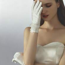 Guantes de novia de satén sólido con decoración floral 3D, guantes de satén suaves y sedosos para la novia, sin enganches, gruesos y cálidos para bodas de otoño/invierno, cortos de color marfil con flores