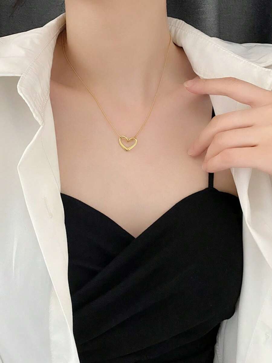 قلادة قلب عصرية مجوفة بسيطة، قلادة قلب مطلية بالفولاذ المقاوم للصدأ مقاومة للتلف، مناسبة للاستخدام اليومي للنساء