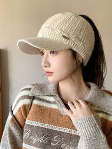 1 szt. Damska czapka beanie w jednolitym kolorze z metalowym logo, modna, uniwersalna, oddychająca, wygodna, składana, odpowiednia do codziennych dojazdów, na kemping, w podróż, na piesze wycieczki, do parków rozrywki, kawiarni, na farmę, na spotkania, na imprezy, do fotografii, na jesień/zimę