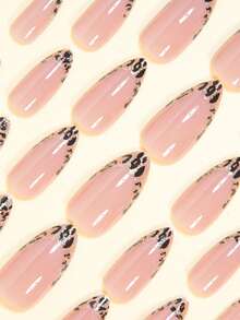 24 pegatinas de uñas con forma de almendra en un estampado de leopardo retro con polvo brillante y un diseño de color nude para la temporada de otoño e invierno. Este es un set de pegatinas de uñas. Consta de pegatinas de uñas adhesivas de acrílico lisas y brillantes, así como uñas postizas. Es adecuado para citas, fiestas, trabajo diario, fiestas de Año Nuevo, etc. de las damas, añadiendo a tu encanto.