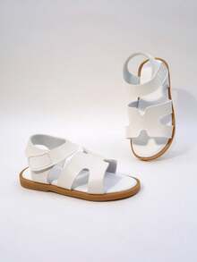 1双儿童时尚休闲可爱防滑户外金属扣凉鞋，儿童沙滩拖鞋 - 白色 - 查看 4