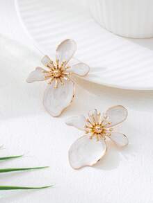 1 Pair Of Asymmetrical Pink Flower Shaped Asymmetrical Enamel Earrings, Suitable For Women