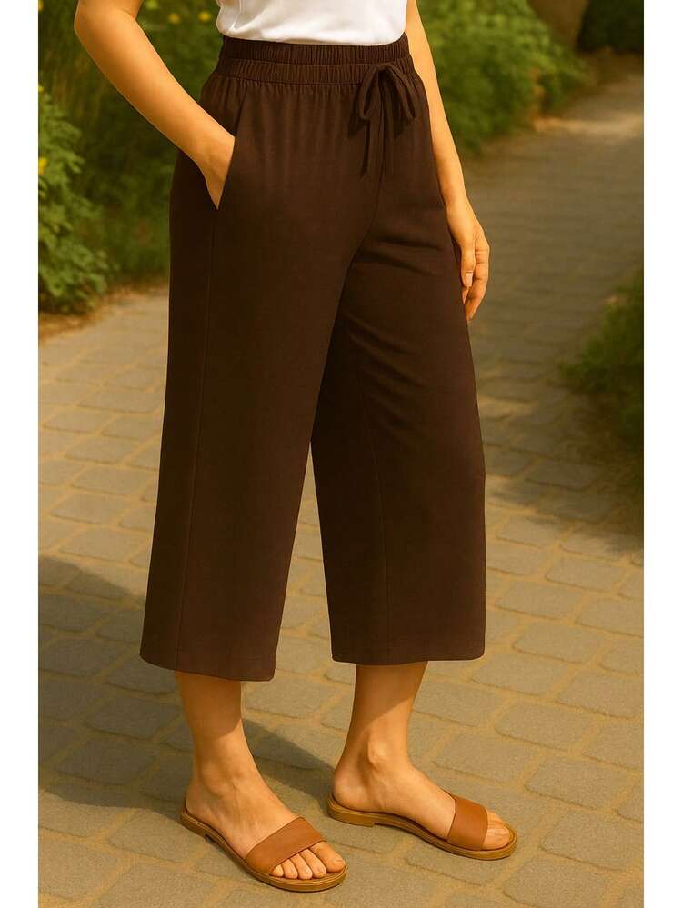 Calças capri femininas de perna larga em tecido de malha com cordão e bolsos, altamente elásticas e confortáveis. - Marrom Café - Visão 1