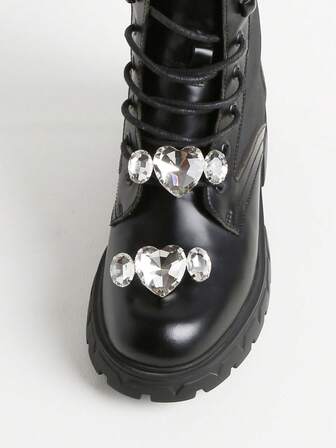 2 pièces Décorations métalliques en forme de cœur en cristal blanc transparent, accessoires élégants et classiques pour lacets, convenant aux chaussures/bottes élégantes et sexy des femmes, aux chaussures de sport, aux sangles de sacs. Assortiment gratuit