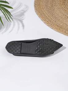 حذاء مسطح براق بتصميم أنيق للربيع/الخريف 2025، جلد لامع مريح للارتداء اليومي، موديل مرن مزود بإبزيم