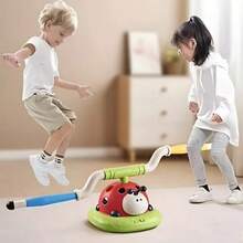 Regalo de Navidad para niños/niños pequeños | 1 pieza Máquina de saltar a la cuerda de 3 en 1 con mariquita | Juguete interactivo de juego sensorial para interiores/exteriores | Conjunto de actividad de plástico verde duradero - Multicolor - Ver 10