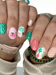 24 piezas - Uñas cuadradas cortas prensadas. Regalo de bastón de Navidad - Rayas - Letras - Árbol de Navidad - Regalo - Bastón de paseo, etc. Con varios diseños coloridos. Uñas mate coloridas. Consiste en pegatinas de uñas acrílicas prensadas mate-lijadas y uñas postizas. Adecuado para citas de señoras, fiestas, trabajo diario, fiestas de Año Nuevo, etc., agregando a tu encanto.