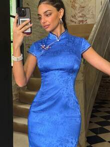 ​Exquisite Petite Mandarin Collar New Chinese Style Women's Cheongsam Dress - Short Sleeve, High Leg Slit Floral Design & Brooch Detail For Luxurious Galas, Formal Evening Events, Wedding Guest Attire, Corporate Banquets & Sophisticated Parties​Suitable For New Year And Valentine's Day Party Outfits