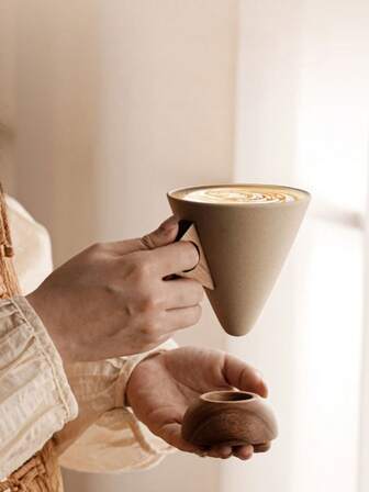 1 件 250 毫升厚陶瓷手工咖啡杯，配有大倾倒嘴、漏斗形状和木质手柄，配有实木杯垫，适合高端家庭办公室咖啡馆使用，可作为礼物