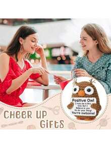 这款精美钩织玩偶设计独特，能为任何空间增添光彩——无论摆放在书桌角落、卧室、客厅书架，还是床头柜上，它都是一件迷人的装饰品。其可转换设计让您可以系上随附的绳子，将其悬挂起来作为别致的吊坠——无论是点缀您最喜欢的角落，还是挂在您的手提包上，都能增添一抹亮色。 - 彩色 - 查看 4