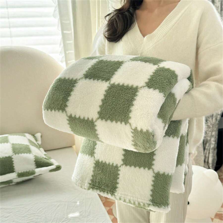 1pc Faux Rabbit Fur Soft Blanket, Flannel Fleece Blanket For Bed, Air Conditioning, Sofa, Office Nap, Shawl, Skin-Friendly, Suitable For Halloween - Green - View 1