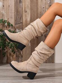 Botas de media pantorrilla plisadas para mujer, con puntera redonda y tacón ancho, adecuadas para el uso diario, botas de caña de ante beige para otoño/invierno - Beis - Ver 3