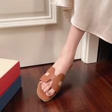 Sandalias deslizantes de moda para mujer, sandalias planas con tira de estilo bohemio de unicolor, sandalias planas abiertas de dedo adecuadas para uso interior y exterior, elegantes y apropiadas para ocasiones casuales, vacaciones, fiestas, oficina, hogar, exteriores, banquetes y otros eventos. - Marrón rojizo - Ver 13