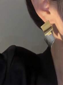 1 Pair Japanese & Korean Style Short Video Inspired Matte Chrome Plated Diamond Shaped Earrings