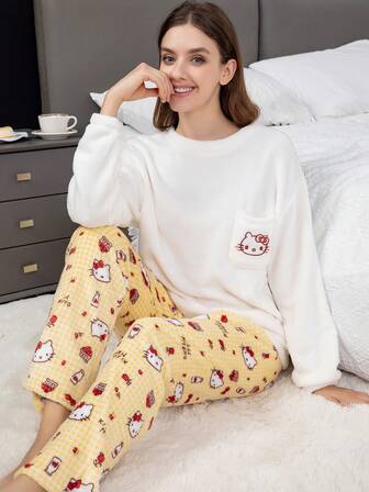 Sanrio 2 st. Hello Kitty tecknad film söt flanellpyjamas med varmt och tjockt fleece-set för kvinnor, 1 set inkluderar tryck, avslappnad långärmad topp och byxor med rund hals, bekväm lös passform, lämplig för höst/vinter, fluffig, mysig