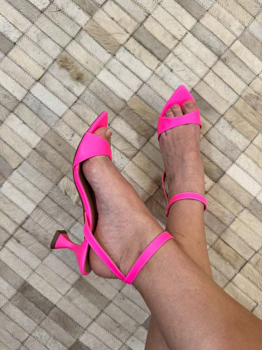 Low Heel Sandal With Leaf Toe - Pink Neon - View 1