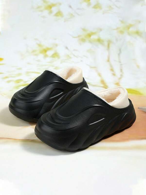 زوج من الأحذية الداخلية السميكة والدافئة للأطفال، أحذية كاجوال شتوية جديدة للبنات، خفيفة الوزن ومريحة للارتداء في المنزل، أحذية داخلية عصرية متعددة الاستخدامات للأطفال الصغار