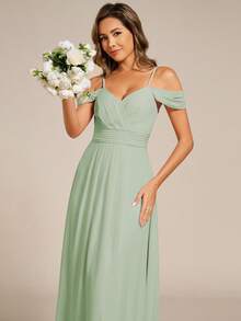Elegante vestido de dama de honor verde oliva que define la cintura para recepciones de boda y fiestas de banquete en otoño/invierno