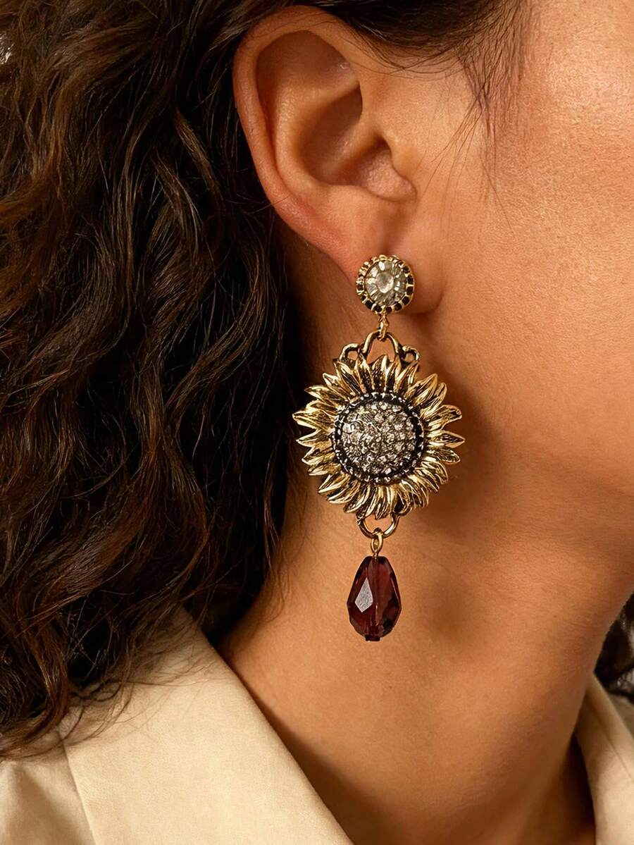 1 Cặp bông tai hợp kim đính đá hoa cúc nhỏ thời trang cá tính phóng đại phong cách cổ điển đa năng - Hoa tai hoa cúc - Xem 1