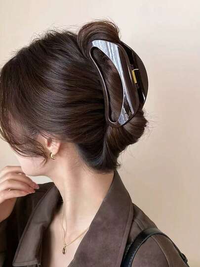 Half-Moon Hollow-Out Women's Hair Clip Hair Claw Hair Accessory, Back Head Bun Hair Clip Hair Claw, Moon-Shaped Design Niche Fashion Hair Claw, High-End Quality Fashion Claw Hair Accessory, Autumn And Winter Minimalist Matching Girl Hair Accessory, INS, Retro, Commuting, Minimalist, Elegant, Quality, Suitable For Daily Use, Holiday Parties, Evening Balls, Travel, Matching Wear, Holiday Gift Hair Accessories Headwear. Elegant Claw Clip Winter Hair Clutch