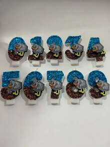 Minecraft Une collection commémorative de poulets tropicaux de Minecraft, bougies d'anniversaire numériques de poulet tropical DIY - faites de cire dégradée, bougies numériques de luxe créant une atmosphère festive, en forme de chiffres, convenant aux célébrations de fêtes, aux fêtes, à la décoration de cupcakes et de gâteaux.