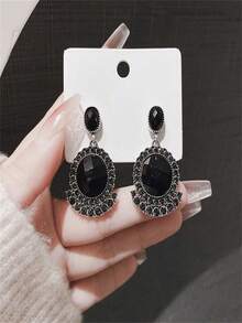 1 Pair Vintage Style Women's Earrings With Elegant Black Crystal Pendant Design, Perfect For Fashionable And Versatile Look