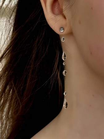 1 对时尚精致的透明水滴吊坠耳环，适合任何场合的女性